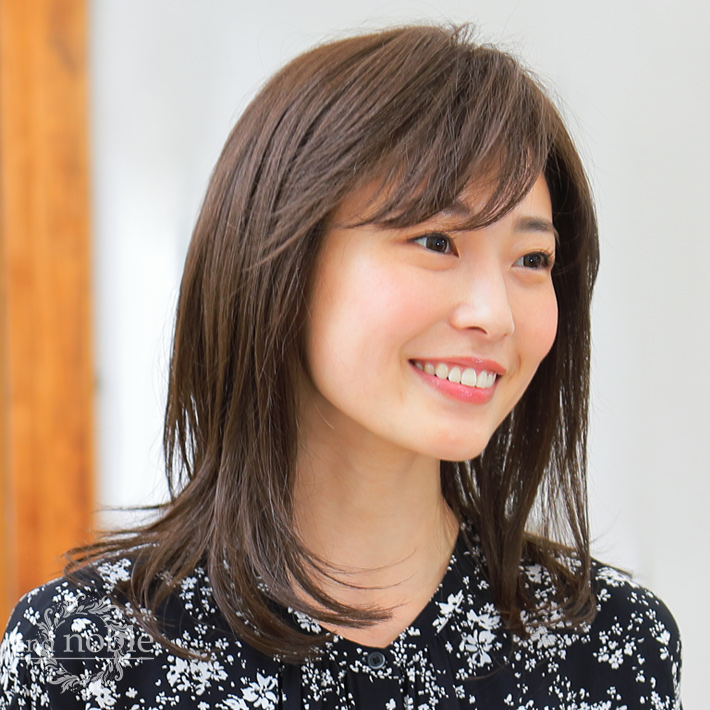 医療用ウィッグ・アンドノーブル/プライマリーロング/サイドもぴったりして自然な女性